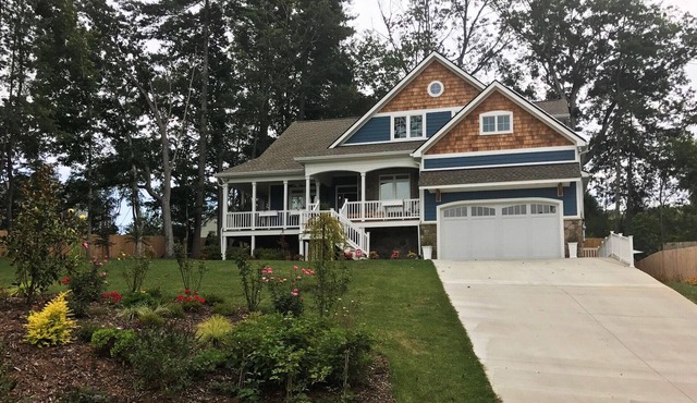 Spacious Getaway in the heart of South Asheville