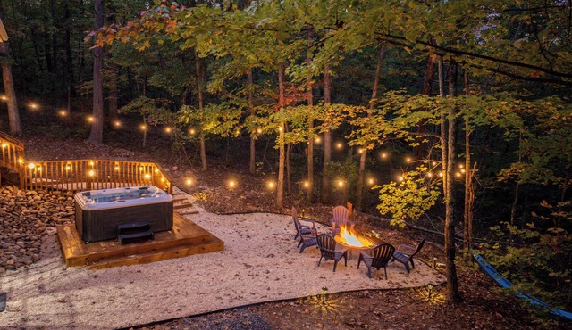 Spacious Getaway: Nature, HotTub, GameRoom & Dogs in Mount Jackson