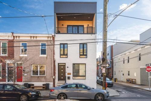 Spacious In-Law Suite with Rooftop-Sleeps 15