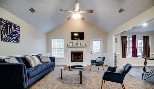 Spacious Modern Retreat near Fort Stewart