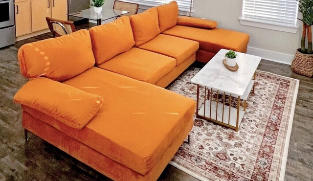 Spacious Modern Studio Near Gulch and Music Row