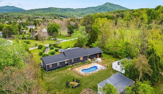 Spacious Mountain Escape | Pool, Spa | Sleeps 14 | Pets OK | Near Wineries |Game Room