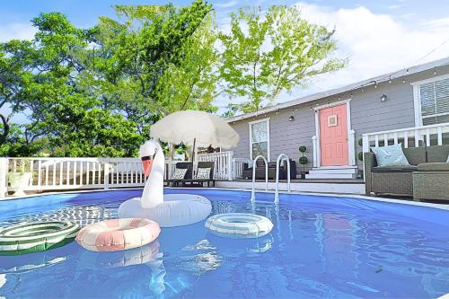 Spacious Oasis 1 mi to Riverwalk in San Antonio
