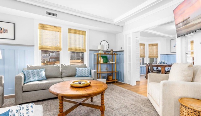 Spacious OC 5br + Den Steps to Beach and Boards