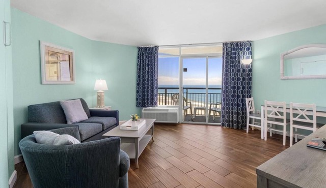 Spacious Ocean View King:11th Flr Hot Breakfast