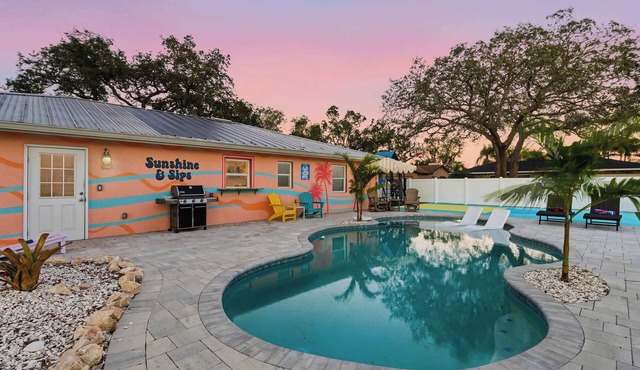 Spacious retreat w/pool & putting green
