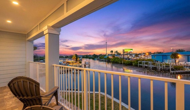 Spacious Waterfront Home Near Downtown Tampa