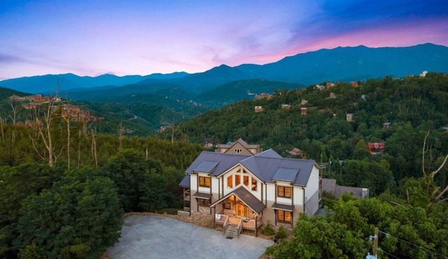 Splash 'N Heavenly Views – Indoor Pool, Theater & Mountain Views
