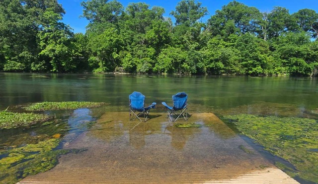 Spring River Retreat/Walk to River/Fire PIt/Quiet Location