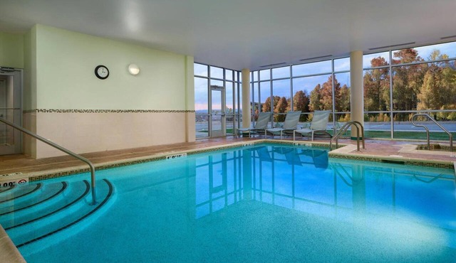 SpringHill Scranton | Queen w/Sofa | Universities, Casino, I-81 Easy