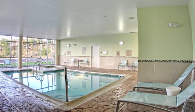 SpringHill Scranton | Queen w/Sofa | Firepit + Pool, Hot Breakfast | 2 Units