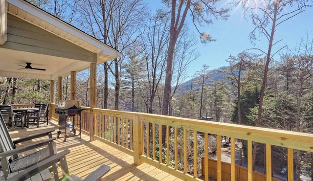 Starlight Ridge: Scenic Views, Cozy Mountain Stay