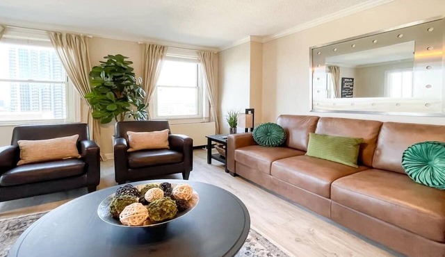StayATL | Peachtree Center Condo Dtown w Balcony