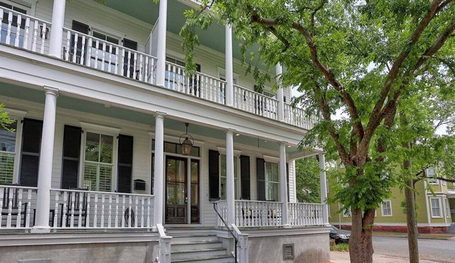 Steps to Forsyth Park, Downtown Savannah, Upscale