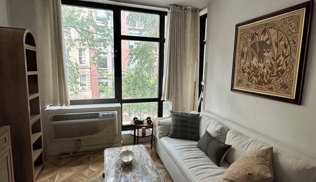 Studio apartment 1-bedroom in East Village, New York with AC & full amenities