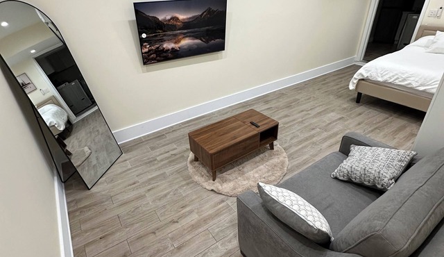 Studio house with AC in friendly Yonkers