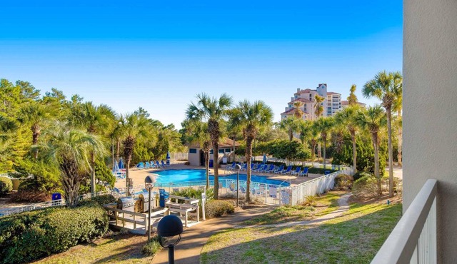 Studio with Pool Views Hot Tub and Tennis