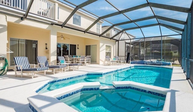 Stunning 6-bed private Villa in Gated Community.