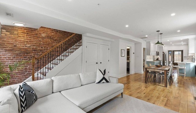 Stunning central 3Br/3ba with parking and deck