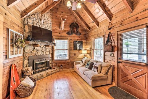 Stunning Ellijay Cabin w/Community Amenities