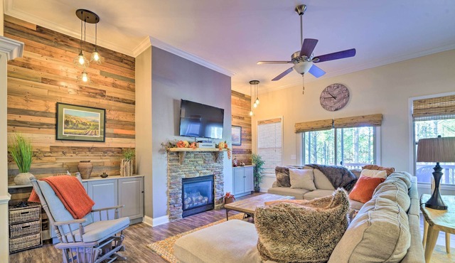Stunning Lake Rhodhiss Vacation Rental!