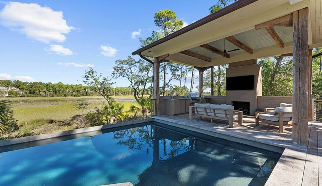 Stunning views, dog friendly, new pool!