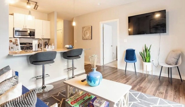 Stylish 1BR APT Inman Park, on the Beltline - Free Parking - EV charger - Pool