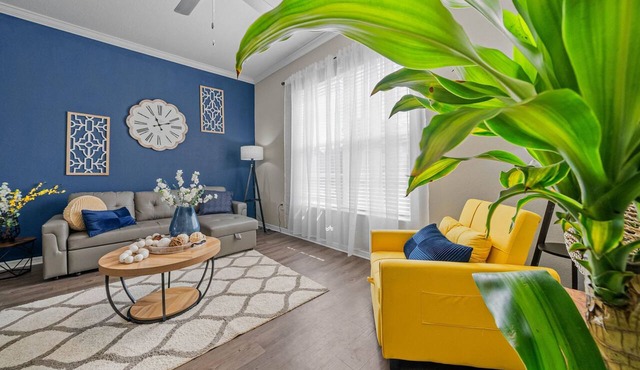 Stylish 2BR/2BA w/Pool, Gym Near Airport #3