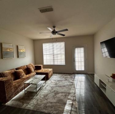 Stylish 2BR Near Downtown Atlanta Min From Airport