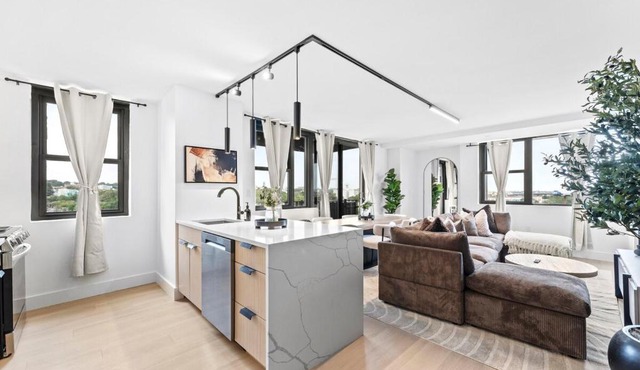 Stylish 3BR Retreat EWR MetLife NYC Access