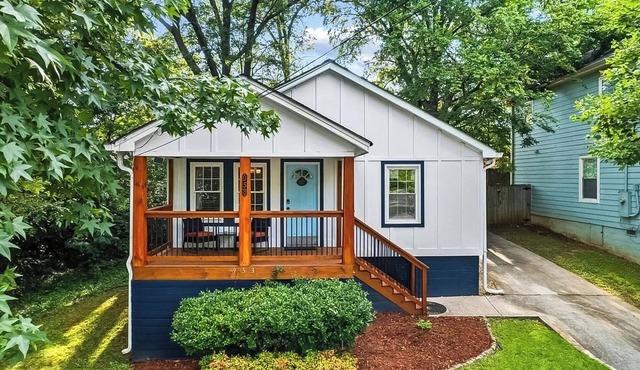 Stylish & Comfy Retreat: 5-star Central Location - Backyard - BBQ - Free Parking
