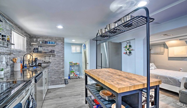 Stylish Studio for Dc250, 4 Mi to National Mall!