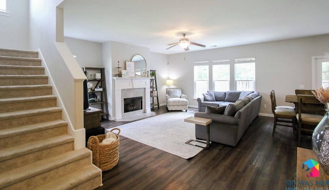 Suburban Escape in Richmond Hill, Fenced Yard+Pets