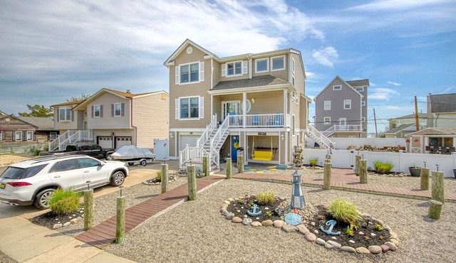 Summer Oasis with IN GROUND POOL 3 Day Minimum PET Friendly