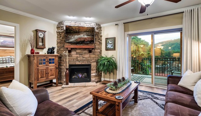 Summit Manor Condo - Steps from Gatlinburg Strip!