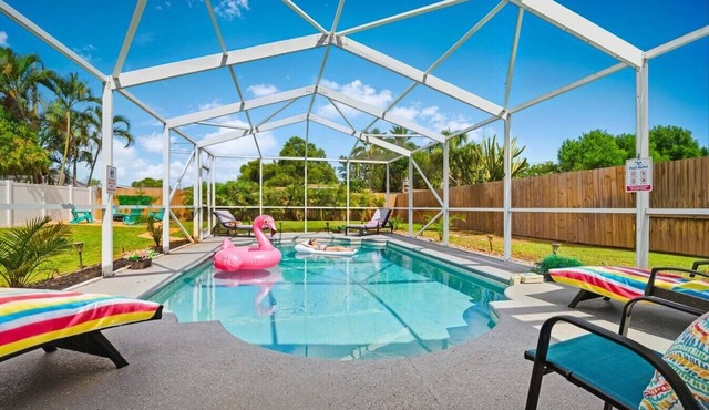 Sun Oasis ·Mins to Madeira & Gulf Bchs ·3BR ·Sleep 8 ·Private Pool ·Game Room