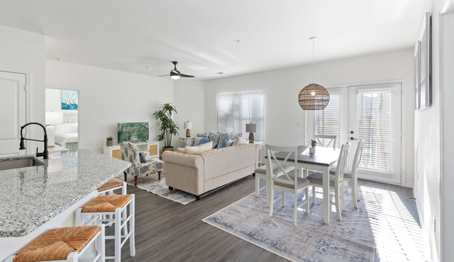 Sunny 2BR Resort Apt Over Pool 20 min to Downtown