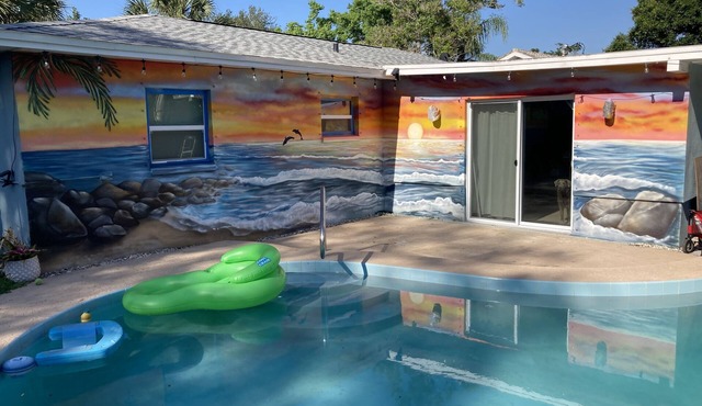 Sunny 3 bedroom, family and pet friendly pool home