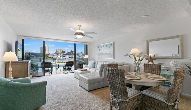 Sunny Shadows -1BDR Coastal Condo - Walk to South Beach