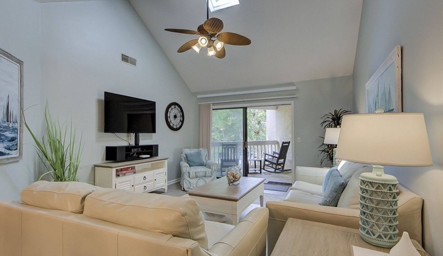 Sunset Rentals | Colonnade Club 146