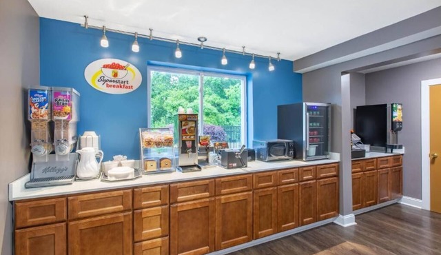 Super 8 by Wyndham Chattanooga Lookout Mountain TN