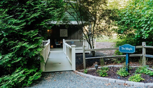Super Clean Cottage with Private Hot Tub and Fireplace