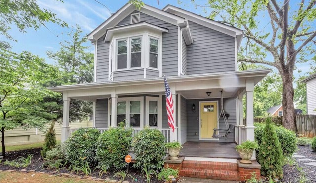 Sweet Auburn Escape: a stylish, walkable Atlanta retreat steps from iconic history, BeltLine energy, and the city’s best food, nightlife, and culture.