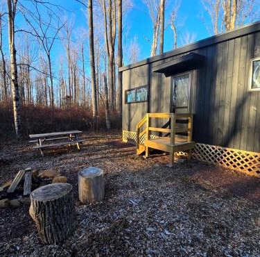 Sycamore: Serene Studio Pod Tiny Home in 300-Acre Woodland near Quakertown Pennsylvania