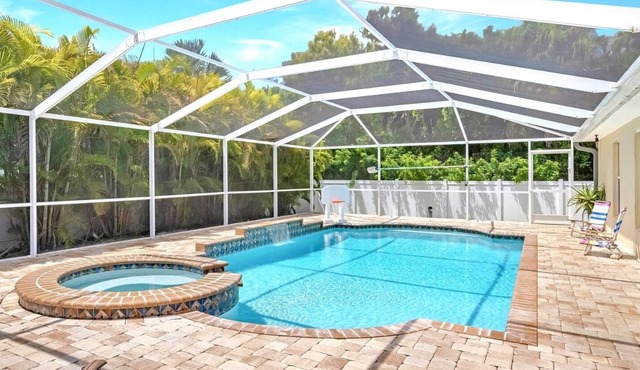 Tastefully remodeled electric-heated salt water pool home w/spa - Villa Charlotte