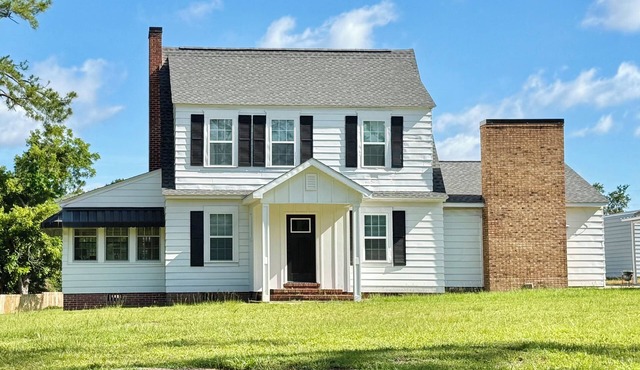The Country Farmhouse offers five bedrooms and is located in peaceful location.