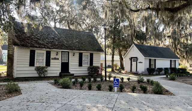 The Crescent Cabin at Wedgefield Country Club