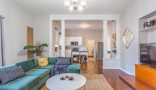 The De'Vine Home- 5 mins. from Downtown