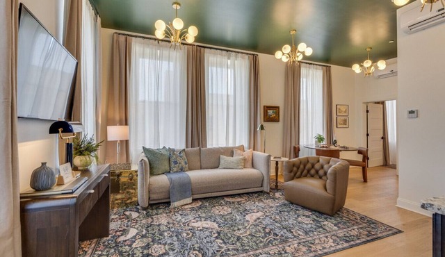 The Downtown Post The Brady Suite
