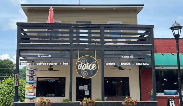The Everett Suite above Dolce, Bryson City, walk to restaurants and GSMRailroad